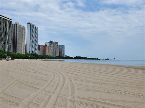 Oak Street Beach Chicago | Chicago Magnificent Mile Walking Tour ...