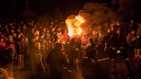 Burning of the Clavie event held in Burghead - BBC News