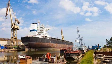 Best Time To Visit Alang Ship Breaking Yard (Bhavnagar) In 2024