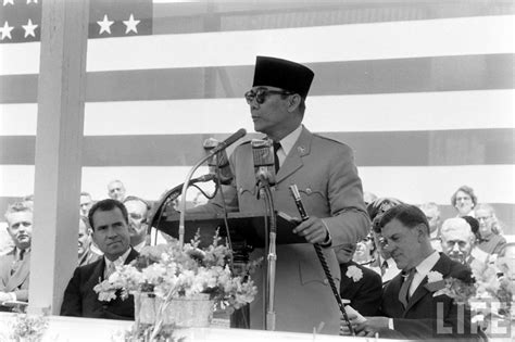 Foto Soekarno Pidato Kemerdekaan Gudang Gambar - Riset