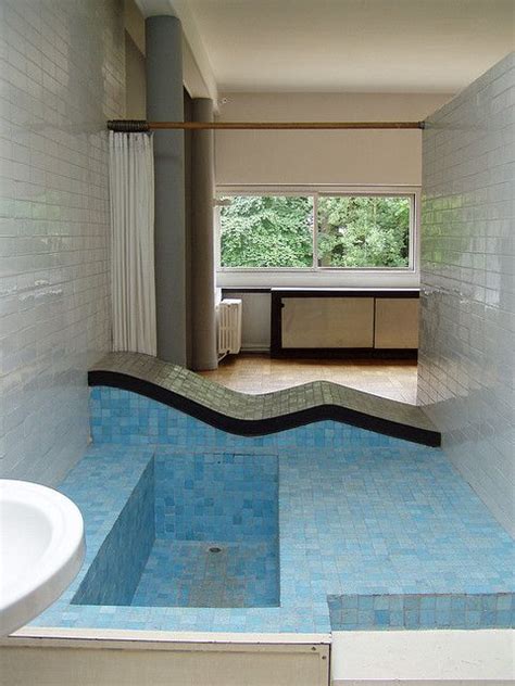 Blue Tiled Bathtub in Villa Savoye Bathroom