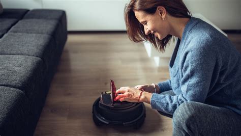 How to Change Dyson Battery: Simple Guide - Living Pristine