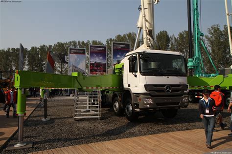 Heavy Duty Concrete Pump Truck With 52m / 56m Boom Isuzu CYH51Y