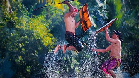 Keunikan Tradisi Suku Sasak, Rumah Adat, Bahasa, Makanan Khas di Pulau Lombok - Borneo Channel