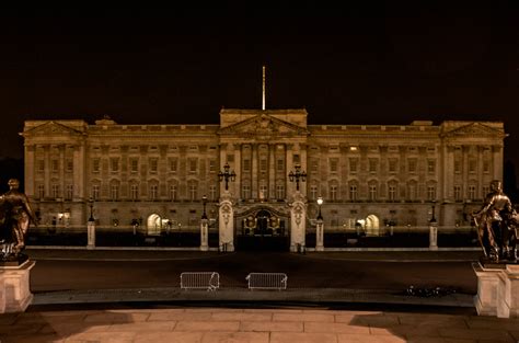 London | Buckingham Palace at Night | Jonathan Brennan | Flickr