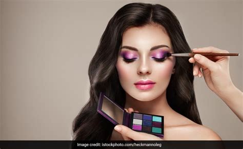 Beauty Trend Alert: Here's Everything You Need To Know About Vivid Violet Eye Makeup Trend