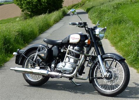 File:Royal Enfield Bullet Classic 500.jpg - Wikimedia Commons