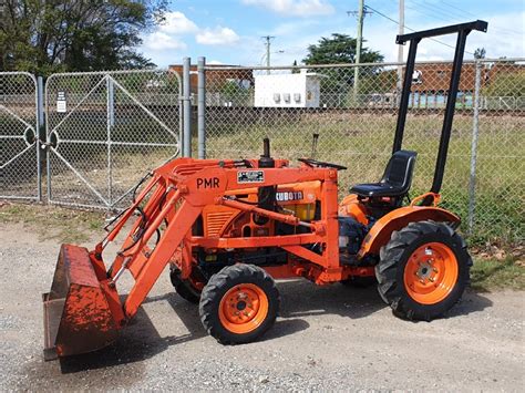 Kubota B7100 Compact Tractor with Loader – 4WD Auction (0002-5036666) | Grays Australia