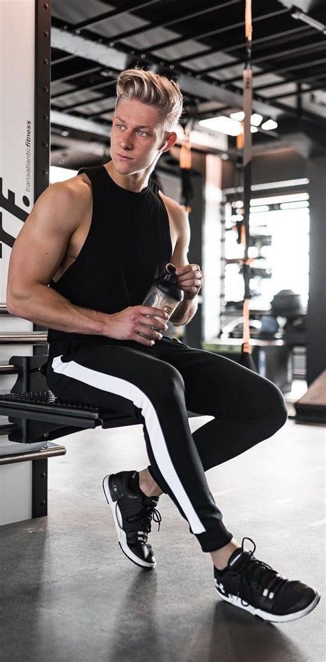 13 Ways To Look Good At Gym | Gym outfit men, Hot gym outfits, Gym photography