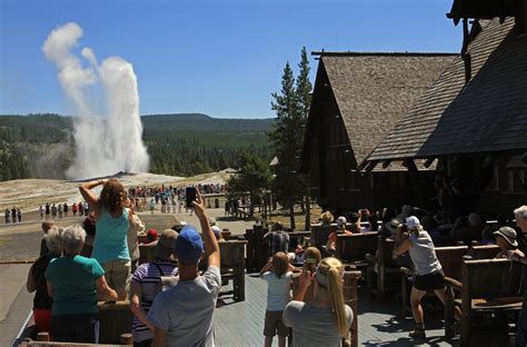 Visiting Yellowstone in September (Weather, Crowds, and Wildlife)