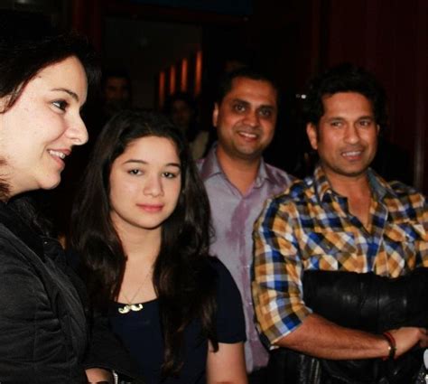 Sachin Tendulkar and family at Redfort Restaurant, London | Sachin ...