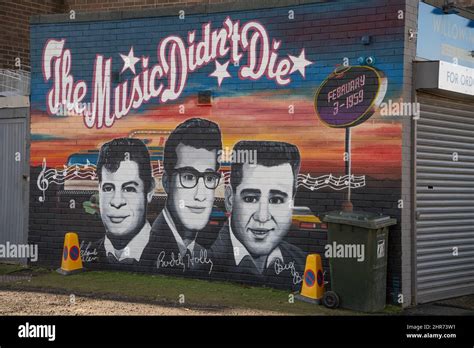 Memorial wall, Longbenton, UK. American rock n' roll musicians Buddy Holly, Ritchie Valens, "The ...