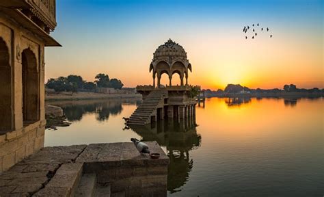 गड़ीसर झील का इतिहास और घूमने की जानकारी- Gadisar Lake History In Hindi - Holidayrider.Com