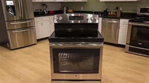 GE 30-inch Free-Standing Electric Range JB650SFSS review: This no ...