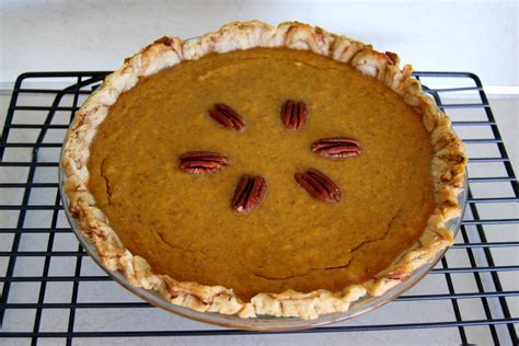 Crazy Cucina Chica: Pumpkin Pie - Eggless