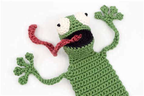 Amigurumi Crochet Frog Bookmark - "Book-Frog" | Supergurumi