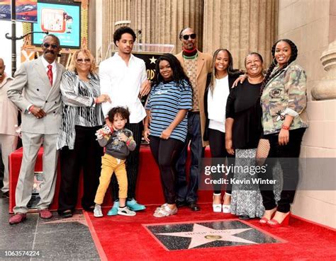 Snoop Dogg Family Photos and Premium High Res Pictures - Getty Images