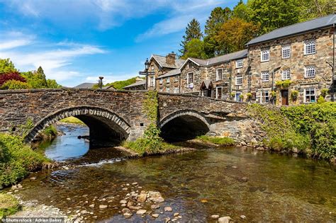 The 25 most charming towns and villages in the UK ranked | Snowdonia national park, Cotswold ...