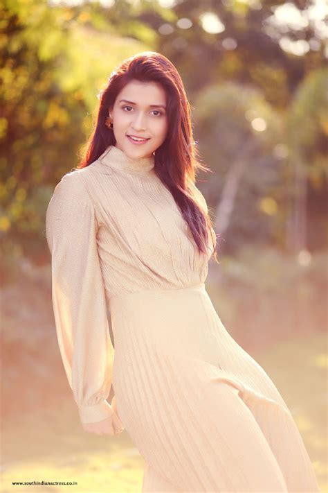 Mannara Chopra Summer Photoshoot - South Indian Actress