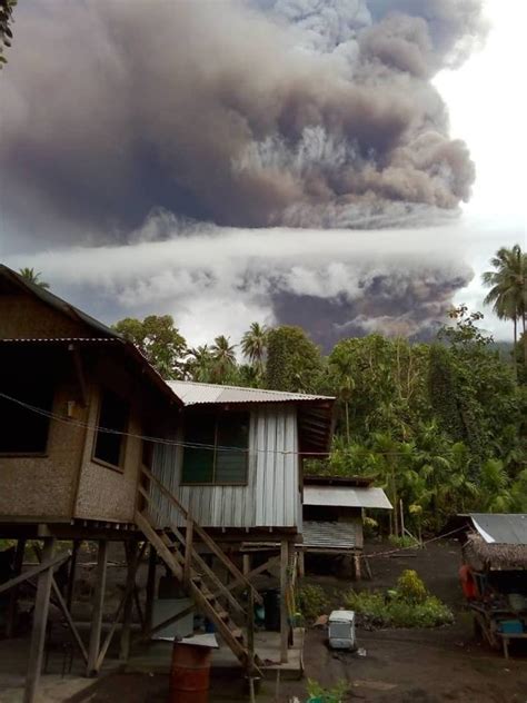 New MAJOR eruption of Manam volcano, Papua New Guinea, sends ash 16.7 km (55 000 feet) asl ...