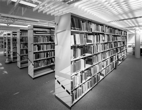 Farnborough College of Technology, Farnborough, Hampshire: the library | RIBA pix