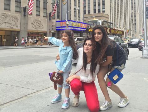 Pak Celeb Pic's: Morning Show Host Amna Malik USA Holidays Pictures