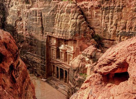 The Treasury (Al-Khazneh), elevated view, Petra, UNESCO World Heritage Site, Ma'an Governorate ...