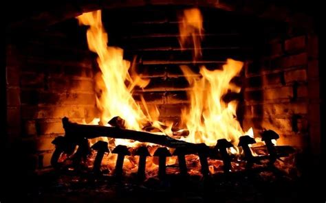 Free Christmas Fireplace Wallpapers - Wallpaper Cave