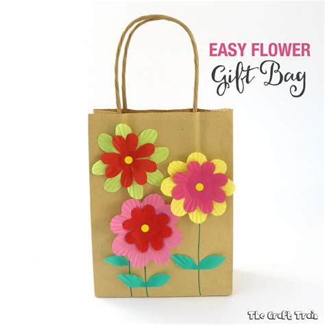 Easy gift bag with cupcake liner flowers - The Craft Train