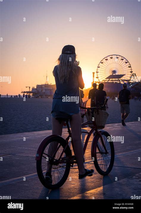 Santa monica beach sunset hi-res stock photography and images - Alamy