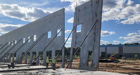 The Benefits of Tilt-Up Concrete Wall Panels - Peak Construction