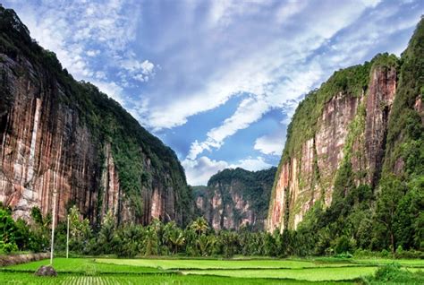 Cerita: LEGENDA LEMBAH HARAU