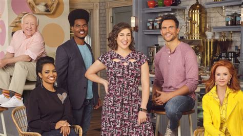 The 'Call Me Kat' Cast Is Back for Season 2 (PHOTOS)