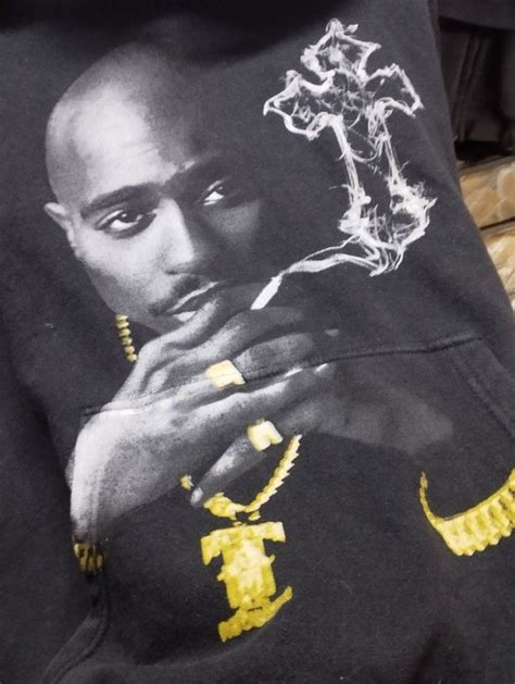 Tupac Shakur rare pic Hoodie, Men's Fashion, Tops & Sets, Hoodies on Carousell