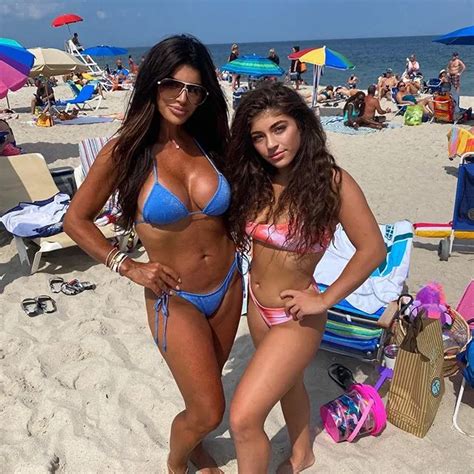 9 Hot New Milania Giudice Bikini Pics