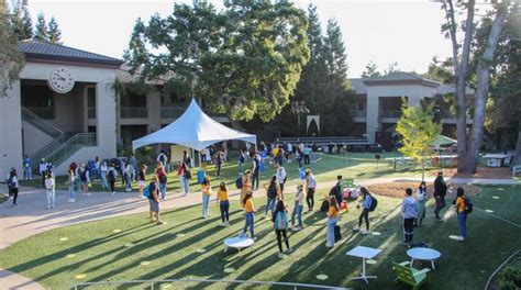 In Photos: Students Return to Menlo Campus for First Time Since March – The Coat of Arms