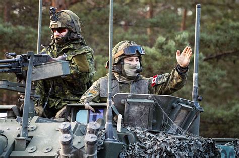 Canadian Army soldiers on a LAV [2048x1365] : r/MilitaryPorn