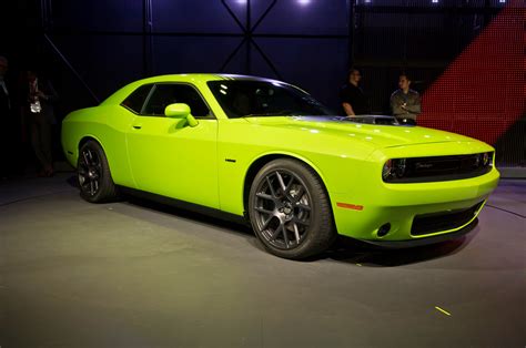 2015 Dodge Challenger First Look - Motor Trend