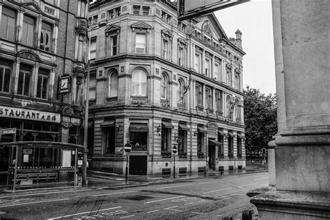 Sir Thomas Hotel Wedding Photography: Fun Liverpool Wedding