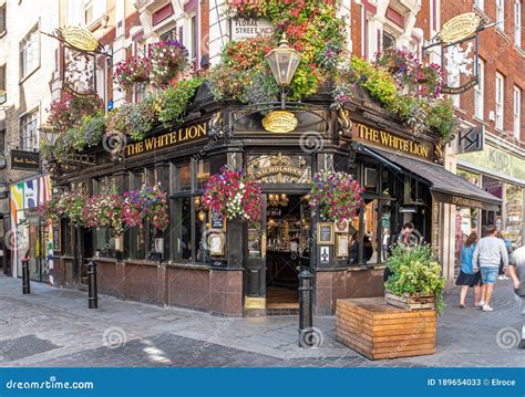 Facade of a Traditional English Pub in Covent Garden in the Heart of ...