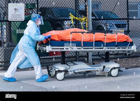 Morgue bag hi-res stock photography and images - Alamy