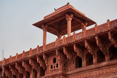 Decorative buildings and walls inside of Agra red fort in India ...