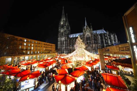 Weihnachtsmarkt am Kölner Dom: Lichterglanz auf dem Roncalliplatz