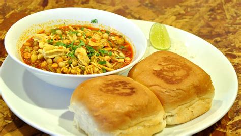 Sizzle with Misal Pav