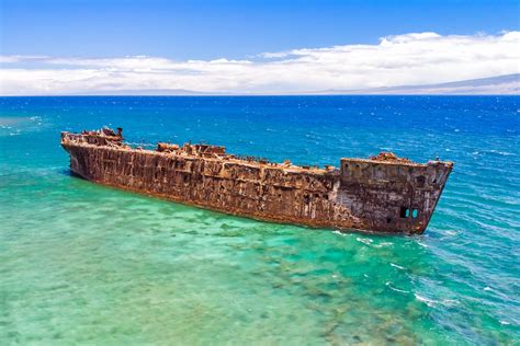 6 Beautiful Beaches in Lanai for Snorkeling, Swimming, & More