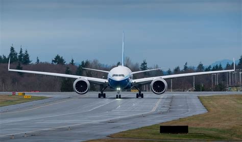 The Boeing 777x vs Airbus A350 - What Plane Is Best? : r/RYCEY