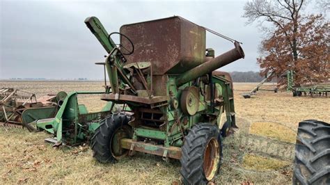 SOLD - John Deere Model 45 Round Back Combine Combines with --- Hrs | Tractor Zoom