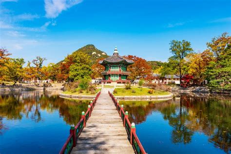 Autumn of Gyeongbokgung Palace in Seoul,South Korea. | Maxkorea.sk