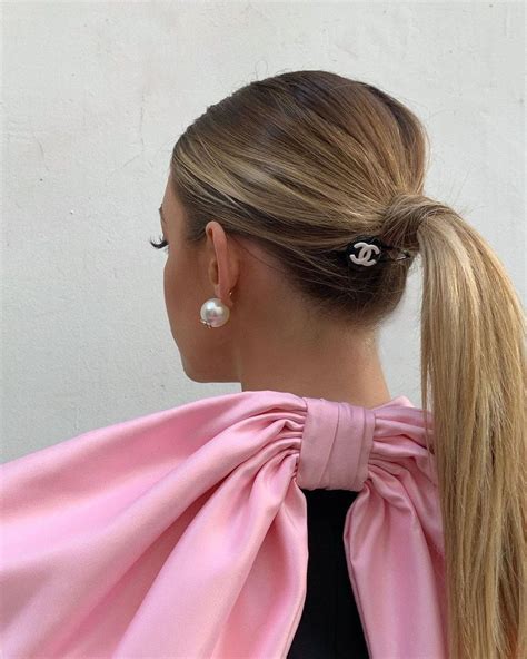 Love the Chanel details here in 2020 (With images) | Hair accessories ...