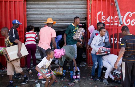 Police Arrest 41 People as Looting Spree Erupts in Johannesburg - Bloomberg